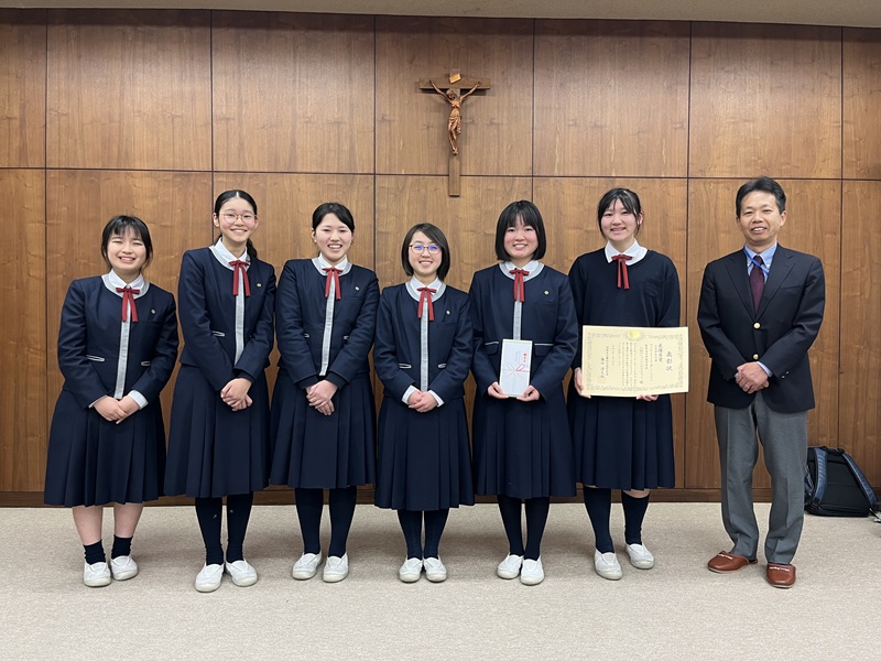 最優秀賞　小中学生の部　授与