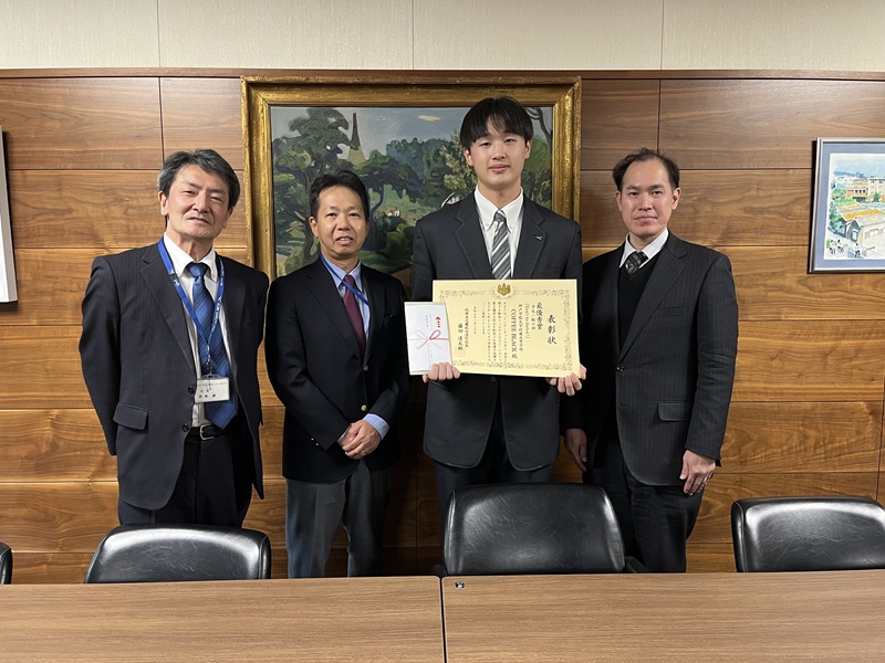 最優秀賞　学生一般の部　授与